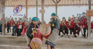 logo holiday social share